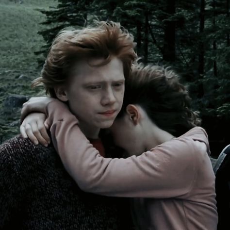 Hermione Granger Art, Harry Potter Couples, Harry Potter Ron And Hermione, Weasley Harry Potter, Ron Hermione, Harry Potter Icons, Harry Potter Scene, Harry Potter Ships, Ron And Hermione