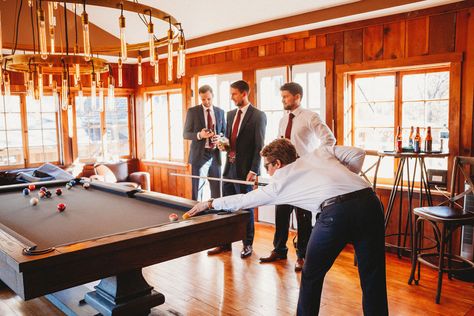 Groomsmen Suite Room, Groom Getting Ready Room, Groom Dressing Room, Groom Room Decoration Ideas, Wedding Venue Grooms Suite, Groom Suite Ideas Wedding Day, Groom Suites Wedding, Groom Suite Ideas, Grooms Room Decor Wedding Ideas