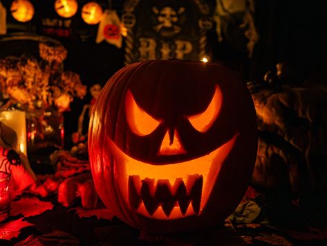 Pennsylvania has one of the best Halloween parades around, study says Halloween Destinations, Real Estate Rentals, Halloween Parade, Painted Pumpkins, Halloween Night, A Pumpkin, Face Painting, Pennsylvania, Halloween