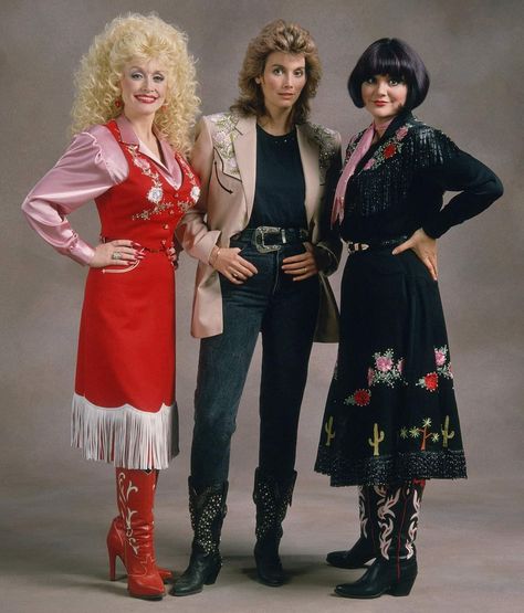 Dolly Parton, Linda Rondstat, Emilou Harris Country Music Singers, Tumblr, Dolly Parton Costume, Laura Marling, Dolly Parton Pictures, Rhinestone Cowboy, Emmylou Harris, Linda Ronstadt, Fabulous Clothes