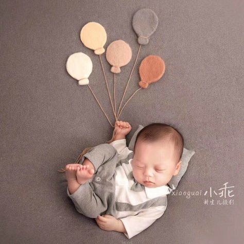 Balloon Cloud, Diy Newborn Photography, Foto Newborn, Monthly Baby Photos, Newborn Photography Poses, Newborn Baby Photoshoot, Baby Boy Photography, Baby Poses, Newborn Baby Photos