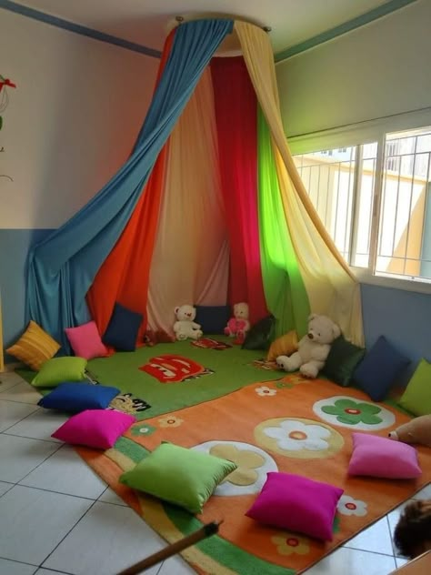 Daycare Rooms Setup, Daycare Room Design, Daycare Room Ideas, Reading Corner Classroom, Daycare Rooms, Kindergarten Interior, Daycare Decor, Daycare Design, Preschool Rooms