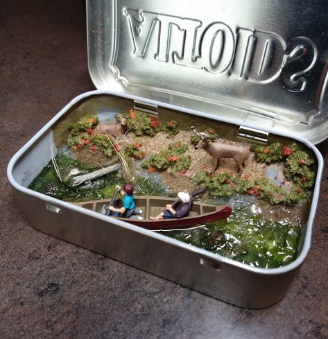 Tin Diorama, Diaroma Ideas, Flower Hacks, Mint Tin Crafts, Craft Hacks, Room Box Miniatures, Altoid Tin, Altoids Tins, Altered Tins