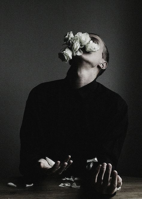 Conceptual Photography, Foto Art, Dark Photography, Creative Portraits, 인물 사진, Artistic Photography, Photography Inspo, Flowers Photography, White Photography