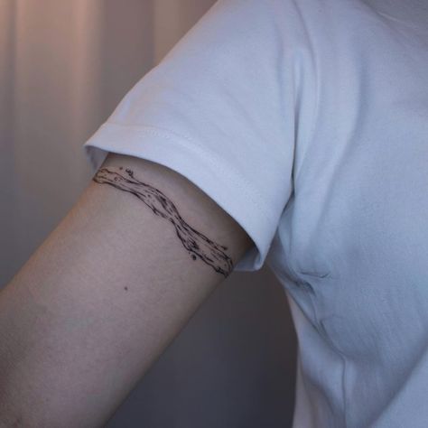 Waves Armband Tattoo, Tattoo Waves, Arm Cuff Tattoo, Line Tattoo Arm, Soft Tattoo, Avatar Tattoo, Around Arm Tattoo, Cuff Tattoo, Band Tattoo Designs