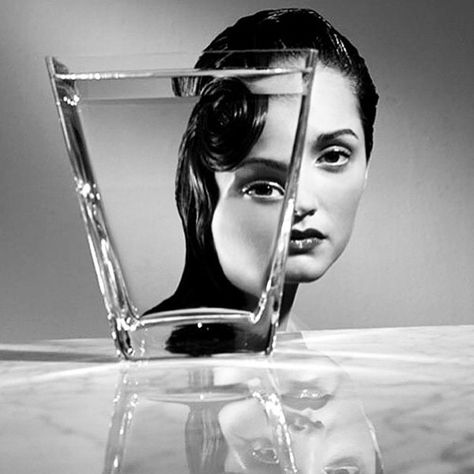 Distorted. #bw #glass #water Black And White Spider, Elliott Erwitt, Black And White People, Cindy Sherman, Martin Parr, Reflection Photography, Photographie Portrait Inspiration, Top Photographers, Foto Tips