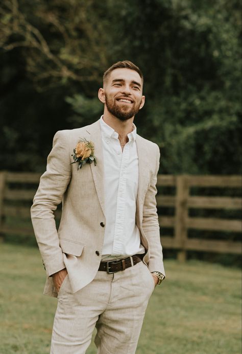 Greige Groom Suit, Summer Wedding Groom Attire Linen, Tan Groom Suit Beach Wedding, Tan Groom Attire, Boho Wedding Man Suit, Summer Wedding Tan Suits, Tan Linen Groomsmen Suits, Beige Suits Wedding Groomsmen, Beige Tux Wedding