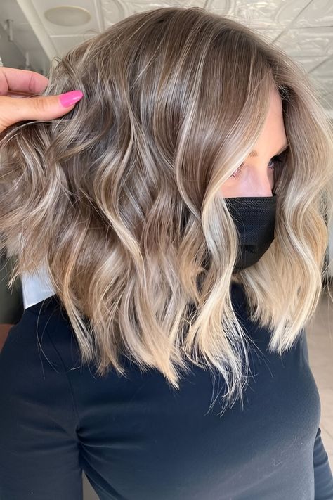 Want to camp up your short hair? These balayage looks might be your best answer! You might not have much length to play around with bobs and pixies, but it doesn’t mean you have to keep a boring hairstyle. Balayage is a fantastic technique to add depth and dimension to your hair, making it more eye-catching, bold, and alluring. Blond Bob With Money Piece, Root Melt Blonde Balayage Short, Blonde Face Framing Balayage, Bronde Balayage On Short Hair, Light Brown Short Hair Balayage, Balayage Hair On Shoulder Length Hair, Blonde Balayage Lob Straight, Balayage Hair Cool Blonde, Choppy Balayage Hair