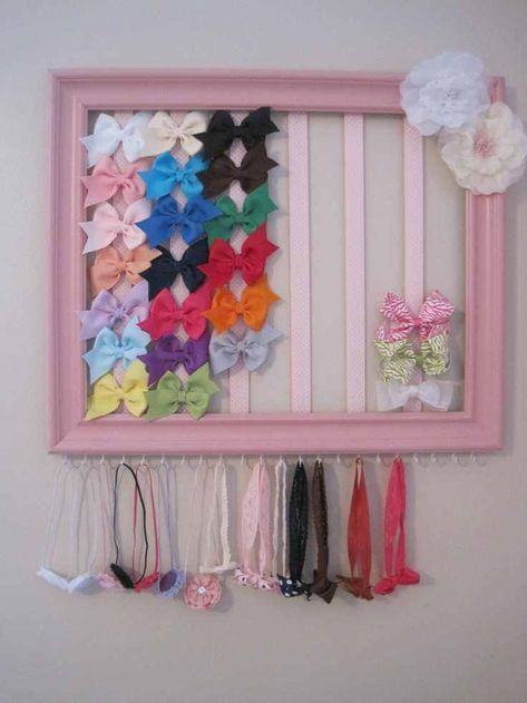 Make It Monday: DIY Bow/Headband Storage - This Mama's Life Baby Headband Holders, Diy Hair Bow Holder, Diy Bow Holder, Girls Room Organization, Headband Storage, Diy Baby Bows, Butterfly Bedroom, Baby Nursery Organization, Bow Organizer