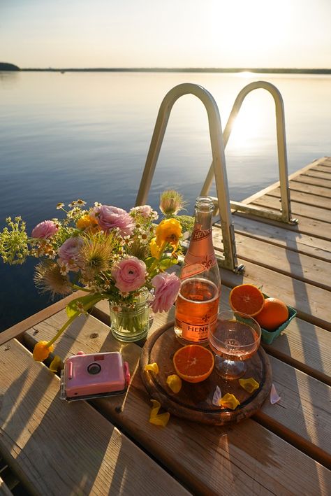 Dock Picnic, Peach Picnic, Lakeside Picnic, Summer Moodboard, Lake Photoshoot, Lake Dock, Perfect Picnic, Flower Making, Picture Perfect