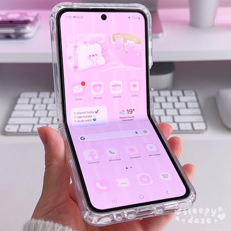 Samsung Flip Aesthetic, Galaxy Flip Phone Aesthetic, Kawaii Flip Phone, Android Flip Phone, Skyler Aesthetic, Cute Samsung Flip Phone, Cute Galaxy Flip Phone, Kawaii Phone Wallpaper, Docomo Flip Phone Pink