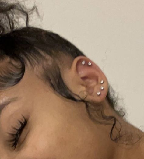 Piercing Myself, Pretty Piercings, Cute Nose Piercings, Pretty Ear Piercings, Cute Ear Piercings, Cute Piercings, Dermal Piercing, Piercings Unique, Curly Hair Styles Easy