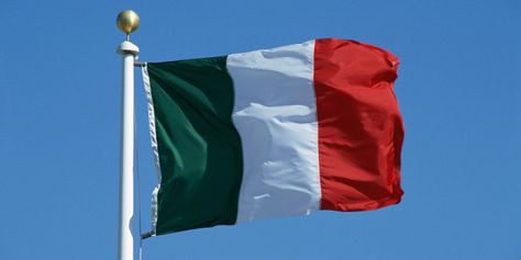 Top Baby Boy Names, Soccer Flags, Flying Flag, Italy Soccer, Italy Country, Italy Flag, Flag Banners, Italian Flag, Italian Culture