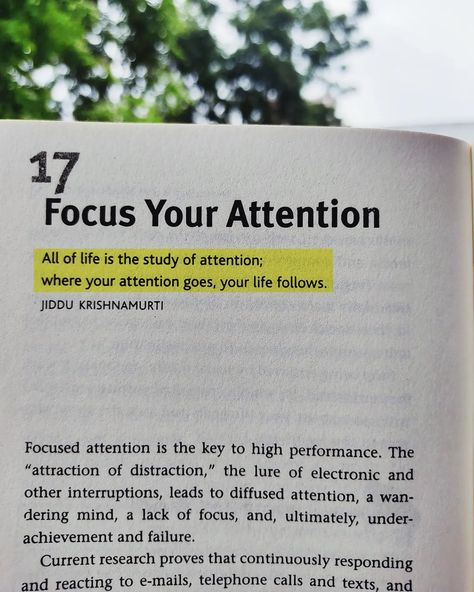 📍BOOK REVIEW 📍Eat That Frog is a practical guide to overcoming procrastination and increasing productivity. Brian Tracy emphasizes the importance of tackling your most difficult task first, metaphorically referred to as "eating the frog." 📍The book offers 21 actionable tips to stop procrastination. 📙Key Takeaways: 📝Set Clear Goals- Tracy highlights the importance of clarity in setting goals. Without a clear direction, it’s hard to know where to start. 📝Prioritize Tasks- Use the 80/20 ru... Eat That Frog, Stop Procrastination, Increasing Productivity, Book Extracts, Garden Of Words, Overcoming Procrastination, Life Choices Quotes, Successful Business Tips, Brian Tracy