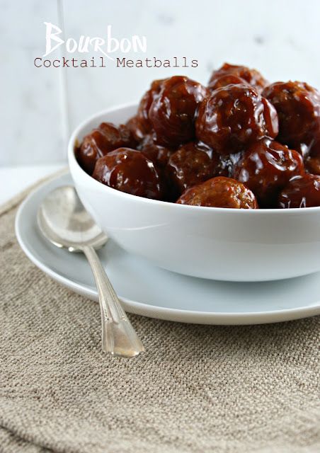 Bourbon Meatballs, Tailgate Treats, Cocktail Meatballs, Bourbon Cocktail, Cranberry Cocktail, Bourbon Cocktails, Dinner Appetizers, Minced Meat, Football Food