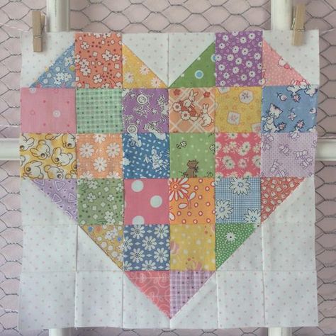 Quilting Digest, Heart Quilt Pattern, Patchwork Heart, Scrappy Quilt Patterns, Quilt Square Patterns, Quilt Care, Scrap Quilt Patterns, Patchwork Quilt Patterns, Heart Quilt