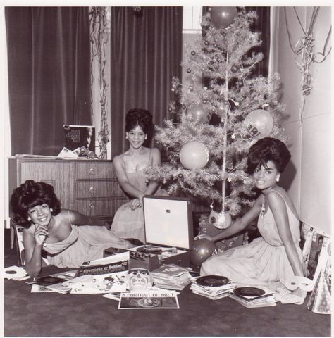 The Supremes wish you a Happy Holidays. Mary Wilson, The Supremes, Christmas Playlist, Happy December, Christmas Vinyl, Holiday Music, Diana Ross, Christmas Past, Christmas Music