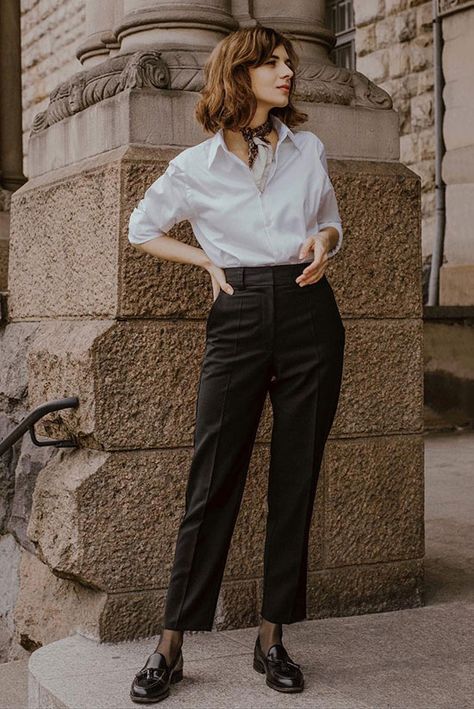 Black Loafers Outfit, Loafer Outfits, Spring Workwear, Mode Ab 50, Women's Work Clothes, White Shirt Outfits, Black Ankle Pants, Loafers Outfit, Office Casual Outfit