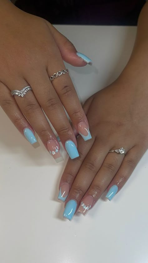 Cute summer/spring nail set Summer Baby Blue Nails, Cute Hoco Nail Designs, Light Blue Nails With Design Square, Short Baby Blue Nail Ideas, Blue Nail Inspo Square, Baby Blue Acrylic Nails Designs Ideas, Blue Summer Nails Square, Short Nails Blue Design, Baby Blue Birthday Nails