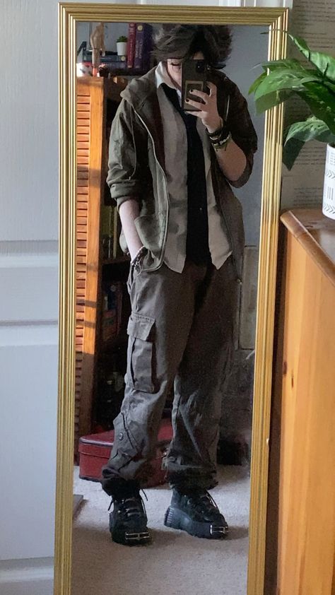 Men Artist Outfit, Fall Outfits Masculine, Outfit Inspo Masculine, Alt Outfits Masculine, Masc Casual Outfits, Doc Martens Aesthetic Men, Aesthetic Masc Outfits, Solarpunk Fashion Men, Masc Outfits Grunge