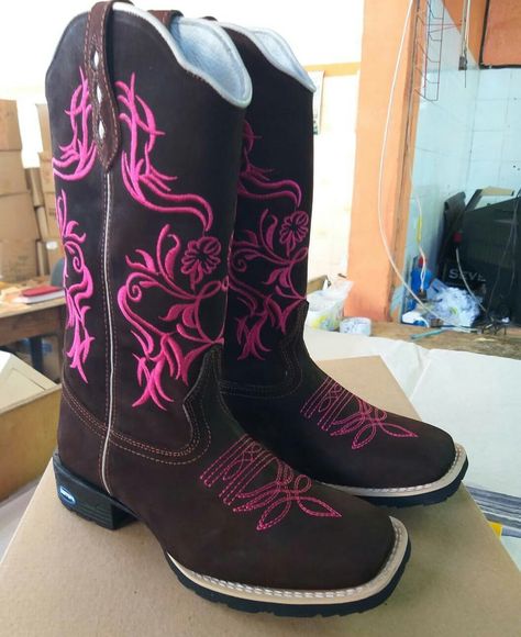 Vaquera Boots, Bota Cowboy, 15th Birthday Party Ideas, Cute Cowgirl Boots, Western Girl Outfits, Cowboy Images, Botas Western, Bota Country, Western Shoes