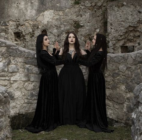 Gothic Bridesmaids, Shakespeare Macbeth, Weird Sisters, Picture Prompts, Goth Wedding, Gothic Wedding, October Wedding, Hand In Hand, William Shakespeare