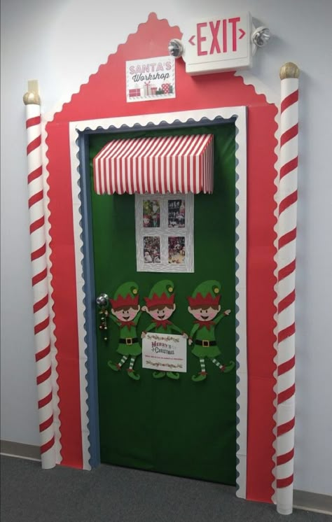 Christmas Dorm Decor, Dorm Door Decor, Christmas Dorm, Christmas Cubicle Decorations, Diy Christmas Door Decorations, Door Decorations Classroom Christmas, Christmas Door Decorating, Dorm Door, Holiday Door Decorations