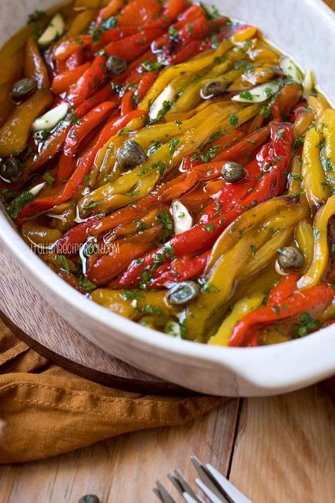 Pepper Appetizers, Roasted Red Peppers Recipes, Antipasto Recipes, Italian Side Dishes, Italian Antipasto, Antipasto Platter, Italian Vegetables, Italian Recipe, Italian Dinner