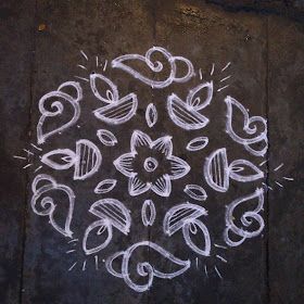 Kolam Designs Dots, Rangoli Designs Videos, Flower Kolam, Rangoli Designs Photos, Rangoli Designs Simple Diwali, Easy Rangoli Designs Diwali, Rangoli Side Designs, Rangoli Designs Latest, Simple Rangoli Designs Images