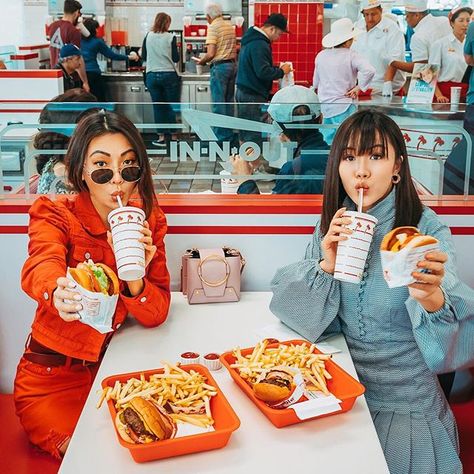 Double tap if you like In-N-Out Burger🍔 🍟 as much as we do! Sharing is caring, tag a foodie friend 👇 Fast Food Fashion Editorial, Retro Cafe Photoshoot, Burger Photoshoot Ideas, In N Out Photoshoot, Cafe 50s, Restaurant Poses, Summer Burgers, Diner Aesthetic, In And Out Burger