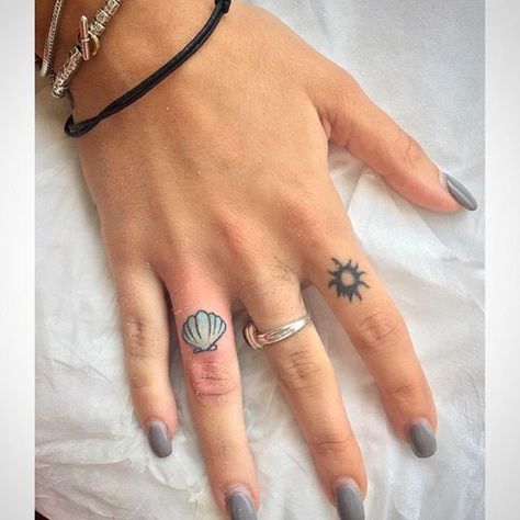 Beachy Finger Tattoos, Tattoos Beachy, Small Dainty Tattoos, Beachy Tattoos, Trident Tattoo, Seashell Tattoos, Memories Last Forever, Shell Tattoos, Tan Tattoo