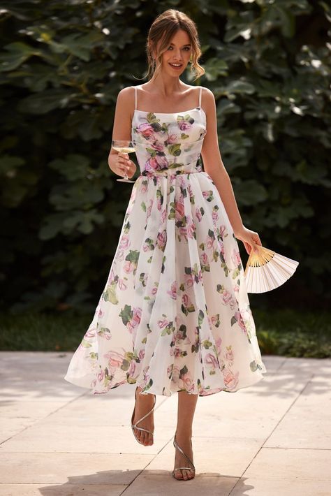 فستان زهري, Mode Instagram, Summer Dresses For Wedding Guest, Elegant Dresses For Women, Modieuze Outfits, Strapless Maxi Dress, Fairy Dress, Necklines For Dresses, Types Of Skirts