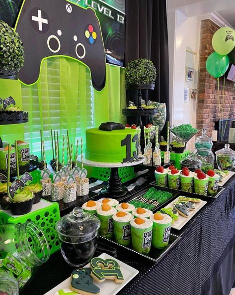 10 Year Birthday Party Food, Gaming Party Decorations Ideas, X Box Party Ideas Birthdays, Gamer Party Table Decor, Video Game Birthday Party Food Ideas, Playstation 5 Birthday Party Ideas, Video Game Bday Party Ideas, Level Up Birthday Party Ideas, Gaming Bday Party