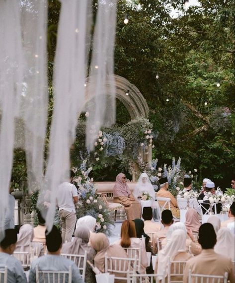 Wedding Pelamin, Melayu Wedding, Muslim Wedding Ceremony, Nikah Ceremony, Membentuk Alis, Wedding Captions, Minimalist Wedding Decor, Wedding Background Decoration, Foto Wedding