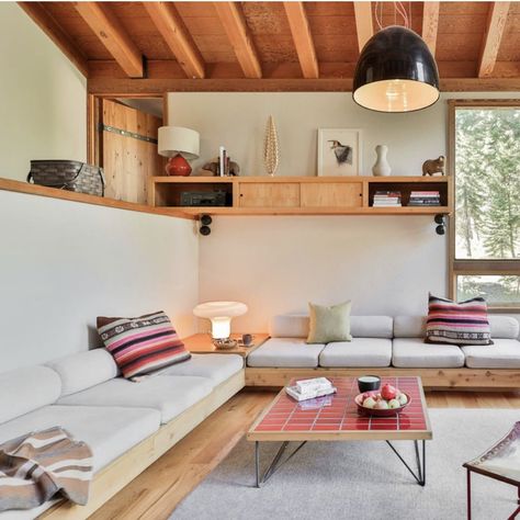 Heath Tile, Lake Tahoe Cabin, Tahoe Cabin, Built In Sofa, Heath Ceramics, A Living Room, 인테리어 디자인, Interior Inspiration, Tiny House