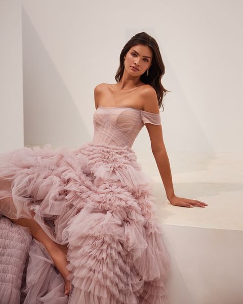 Let Monday have a soft fantasy moment with a soft blush and layers of tulle 💕 ✨ If your day wasn’t as smooth, visit amalthrea.com AMT.1500-62 Misty Rose Off Shoulder Frill Gown #amalthreadress #amalthrea_mood #amalthrea #maxidressstyle #occasiondress . . . . . #usa #america #canada #uk #newyork #instagram #california #travel #instagood #fashion #photography #australia #germany #trump #london #dubai #france #europe #miami #florida #italy #unitedstates #nyc #music Old Rose Gown, Frill Gown, Midi Tulle Dress, Dress Date Night Outfit, Milla Dresses, Layered Gown, Pretty Outfit Ideas, Rose Gown, Prom Photoshoot