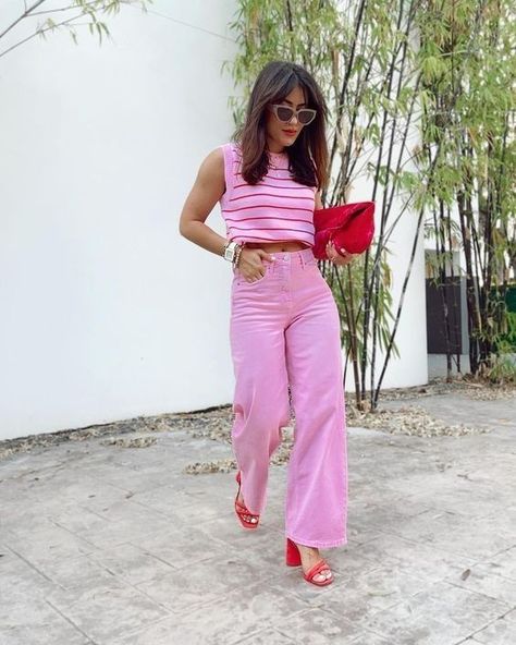 Spring Outfits Colorful, Carey Bradshaw, Spring Jeans Outfits, Wide Leg Jeans Outfits, All Pink Outfit, Smart Casual Work Outfit Women, Look Rose, Look Jean, Fashion Influencer