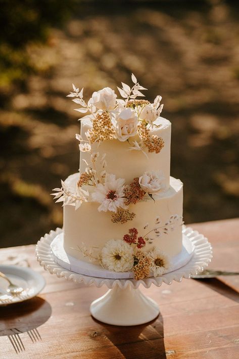 Simple Wedding Cakes 2 Tier, Wedding Cake Boho Chic, 2tier Wedding Cake, Beige Wedding Cake, Neutral Wedding Cake, Debut Cakes, Wedding Cake Neutral, Wedding Cake 2 Tier, Wedding Cake Two Tier