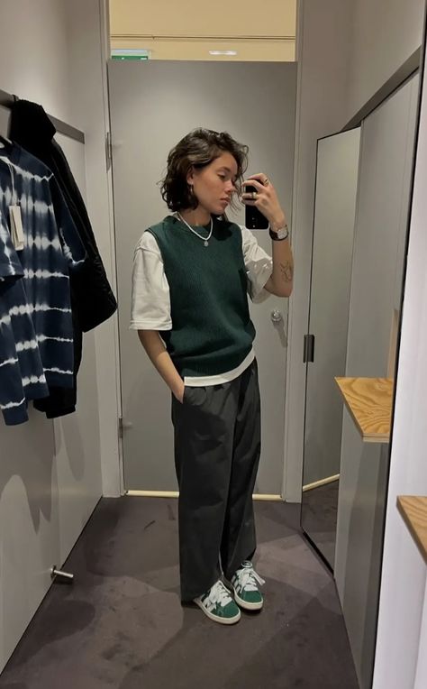 Soft Queer Aesthetic, Woman Masculine Style, Masc Lesbian Aesthetic Outfit, Fall Masc Outfits For Women, Business Casual Outfits Masc, Autumn Masc Outfits, Masc Looks For Women, Masc Lesbian Business Casual, Masc Outfits For Women School