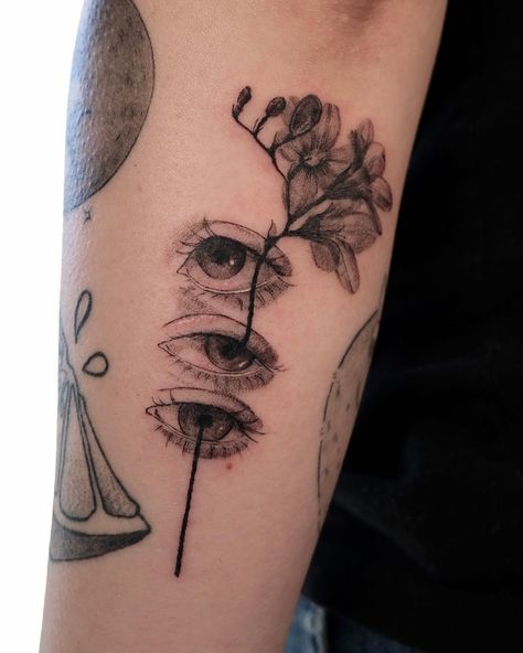 🌸👁️👁️🌸✨thank you Jing for your trust + healed skull and eye (~4 months) Took 1 hour 20 mins Healed otter and Raccoon by @khanithakat 🖤 Booking for May-July @inkpress.studio 🌸 Booking for Chicago @crispyaura.studio ☀️ 🌷 🌷 🌷 Pictured: Three eyes with a flower growing from the pupils done in black and grey ink on the forearm. There are bits of white highlights as well. 🪻 🪻 🪻 @cheyenne_tattooequipment @intenzetattooink @masttattoo.official 🌸🌸🌸 #eyetattoo#cutetattooideas#tewetubby#blac... Three Eye Tattoo, Witchy Eye Tattoo, Floral Anatomy Tattoo, Flower With Eyes Tattoo, Flower Eyeball Tattoo, Multiple Eyes Tattoo, Eye Moth Tattoo, Trippy Flower Tattoo, Otter And Raccoon