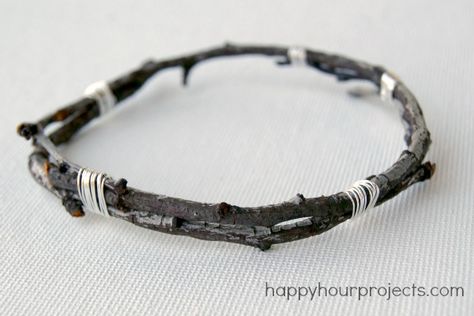 Jewerly Diy Ideas, Twig Projects, Twig Bracelet, Free Jewelry Making Projects, Recycled Bracelets, Diy Bangle Bracelets, Making Bracelets, Silver Earrings Handmade, Homemade Jewelry