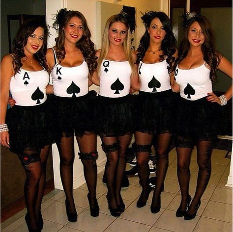 8. Cards | Community Post: “Top 10 DIY Halloween Costumes For College Students On A Budget” Girlfriend Group, Diy Fantasia, Girl Group Halloween Costumes, Meme Costume, Kostuum Halloween, Cute Group Halloween Costumes, Halloween Costumes College Girls, Holloween Costume, Last Minute Costumes