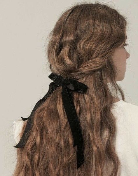 Light Academia Hair, Light Academia Hairstyle, Rune Kristiansen, Poppy Litchfield, Dark Academia Hairstyle, 1900s Hairstyles, Dark Academia Hair, Dark Academia Makeup, Academia Makeup