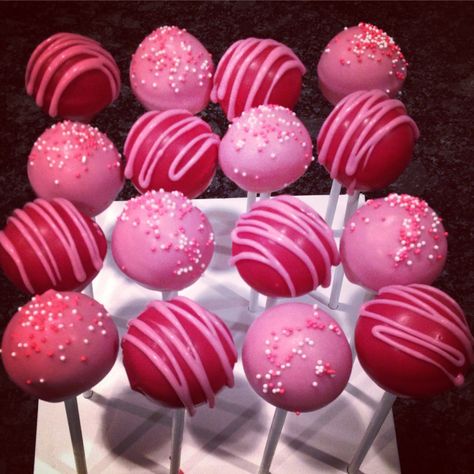 Barbie Theme Cake Pops, Pink Cake Pops Ideas, Hot Pink Cake Pops, Barbie Cake Pops, Pink Starbucks Cake Pops, Red Cake Pops, Shades Of Pink Cake Pops, Pink Snacks, Pink Cake Pops