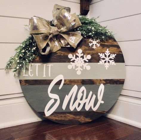 Snow Door Hanger, Let It Snow Door, Home Decor Winter, Door Hanger Christmas, Door Hangers Diy, Door Signs Diy, Front Door Sign, Wooden Door Signs, Different Signs