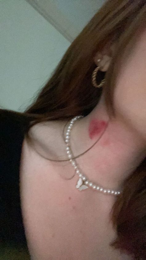 Hickys Neck Girl, Tumblr, Aesthetic Hickey Heart, Aesthetic Pictures Hickey, Neck Of Hickeys, Heart Of Hickies, Hickey Chest, Hickys Neck Aesthetic, Boyfriend Neck Hickey