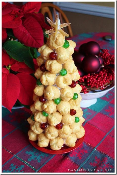 Cream Puff Tree Cream Puff Tree, Cream Puff Dessert, New Years Eve Dessert, Puff Dessert, Chocolate Fondue Recipe, New Year's Desserts, French Recipes, Cream Puff, Special Desserts