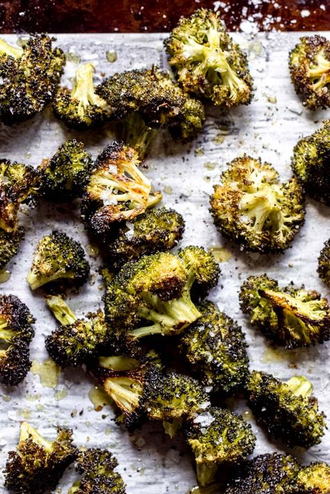 Roasted Broccoli Recipes Oven, Broccoli Oven Roasted, Oven Roasted Broccoli, Charred Broccoli, Roasted Broccoli Recipe, Garlic Roasted Broccoli, Christmas Recipes Appetizers, Easy Oven, Fresh Broccoli