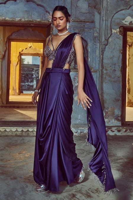 Purple Saree Look, Satin Sari, Drape Sari, Saree Satin, Saree Drapes, Saree Gowns, Indian Dress Up, Stylish Saree, Drape Sarees