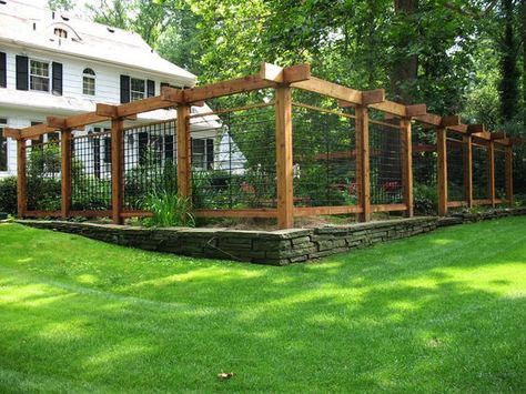 118 Fencing Ideas and Designs - Different Types With Images Butterfly Garden Layout, Diy Garden Fence, Deer Fence, Rustic Ideas, Garden Ideas Cheap, Backyard Privacy, Garden Deco, Fence Ideas, Traditional Landscape